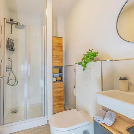 Premium Black Forest - *